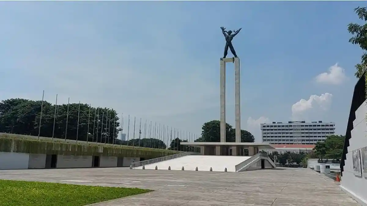 Mahasiswa Kedokteran Dirampok di Lapangan Banteng, Perut Ditempel Pisau, iPad hingga Ponsel Raib