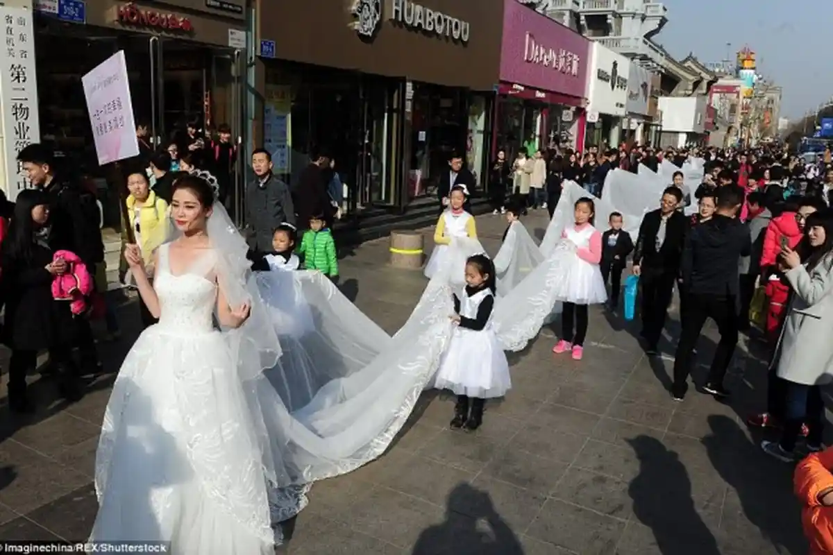 5 Gaun Pengantin nan Unik yang Pernah Ada, Nomor 3 Rawan Meletus