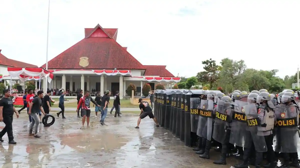 Polres Buru Simulasi Pengamanan Saat Pilkada 2024