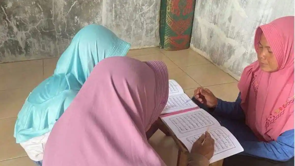 Bolehkah Zakat Fitrah Diberikan Kepada Kiai atau Guru Ngaji?
