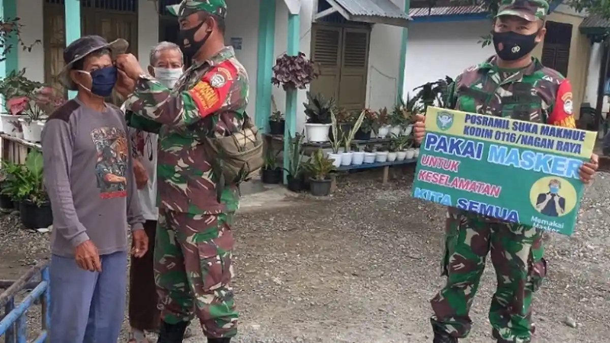 Prajurit Bubarkan Kerumunan Warga, Kodim Nagan Raya Gencarkan Operasi Disiplin Protkes Covid-19