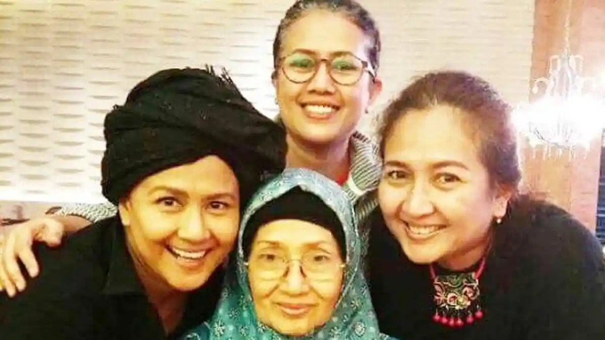 Melly Goeslaw Kabarkan Aktris Senior Ade Irawan Meninggal Dunia