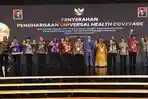 Pj-Bupati-Kayong-Utara-Alfian-pojok-kiri-terima-penghargaan-UHC-dari-BPJS-Kesehatan.jpg