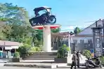 tugu-becak-ikon-Kota-Siantar.jpg