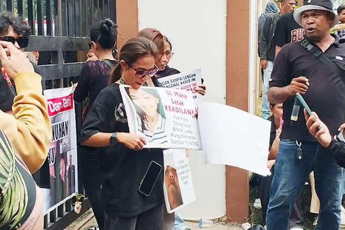 Aliansi Keadilan Baca 6 Tuntutan Kasus Tewasnya Lucky dan Delfi di Polda NTT