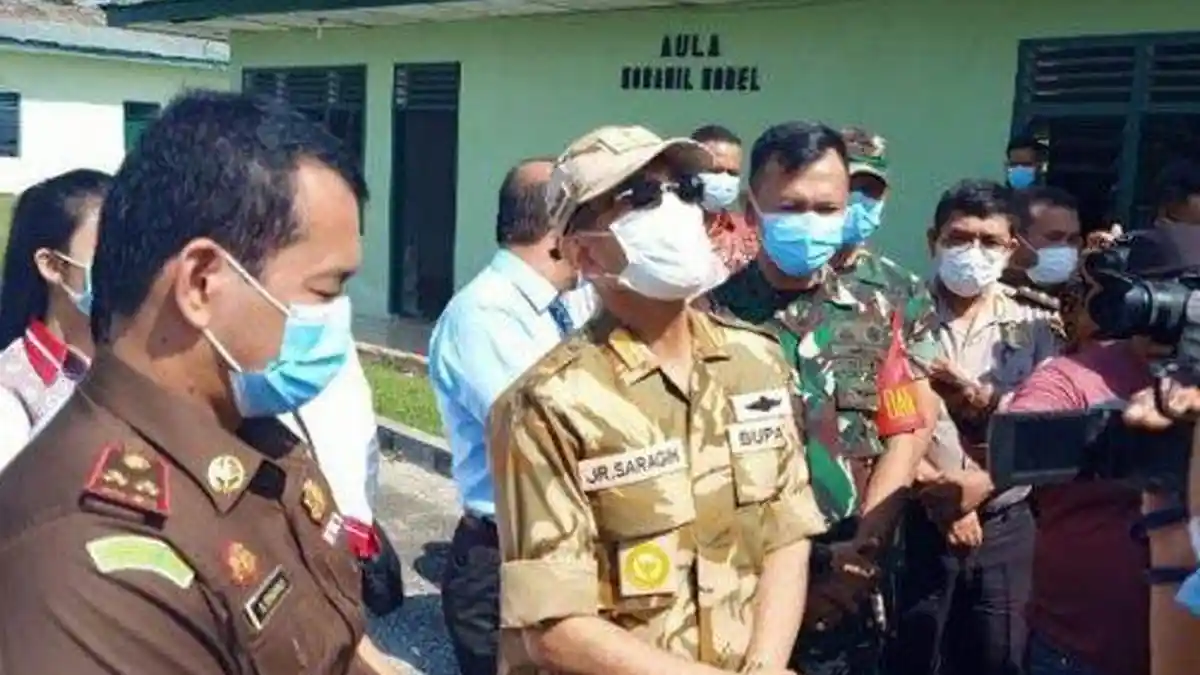 Terangkan Ancaman Covid-19, Bupati Sumalungun Kenakan Seragam Taktis Gurun