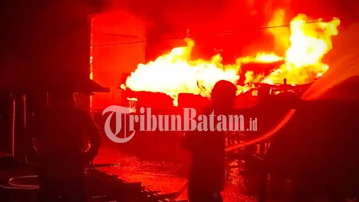 Penyebab Kebakaran Rumah di Senayang Lingga Menurut Kapolsek: Diduga Api dari Speedboat