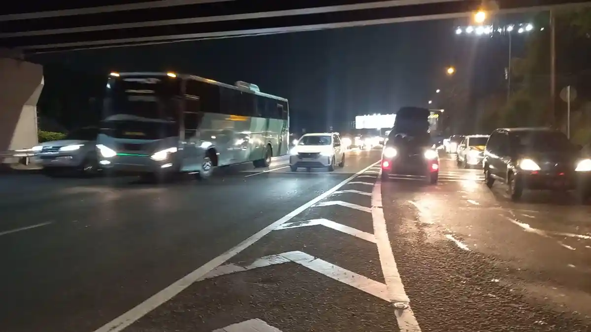 800 Ribu Kendaraan Melintas di Ruas Tol Tangerang-Merak Saat Libur Panjang Isra Miraj dan Imlek 2025