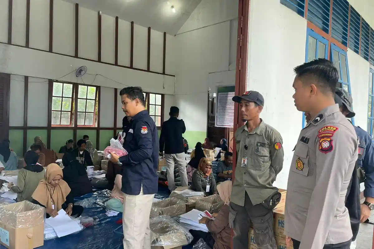 Polres Ketapang Lakukan Pengamanan untuk Pastikan Keamanan Selama Proses Pelipatan Surat Suara