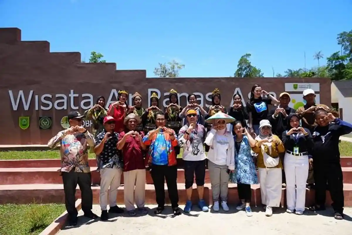 Pj Gubernur Kaltim Akmal Malik Kunjungi Kawasan Wisata Air Panas Asin Pemapak Berau