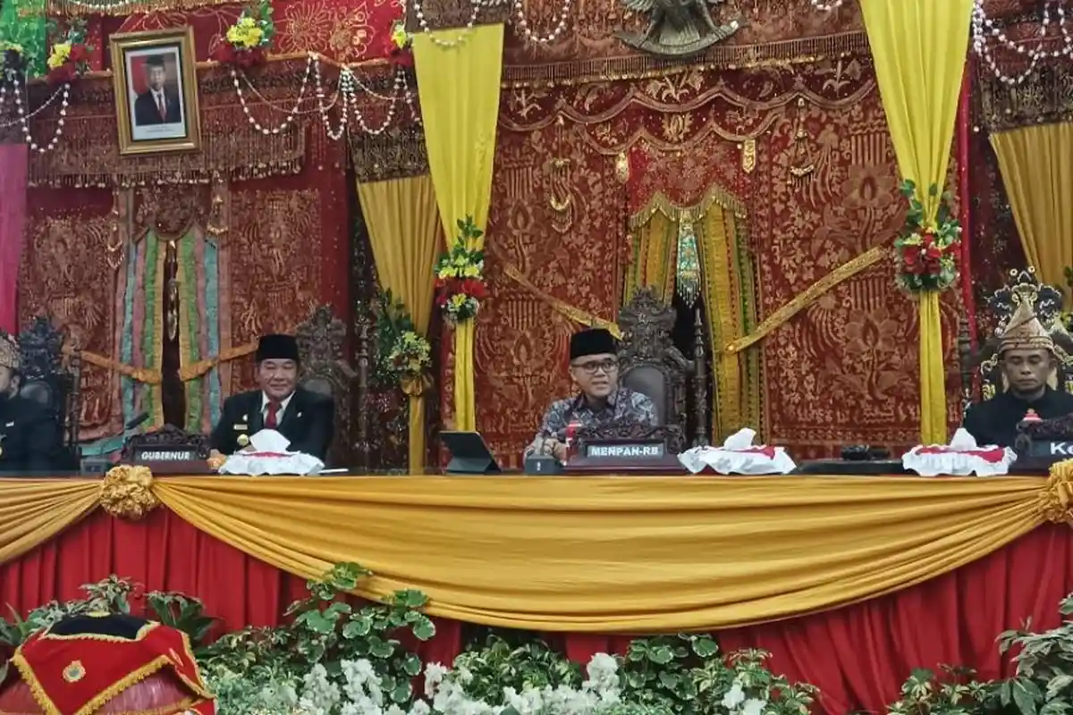 MenpanRB Azwar Anas Hadiri Rapat Paripurna Istimewa HUT ke 304 Kota Bengkulu di DPRD Kota