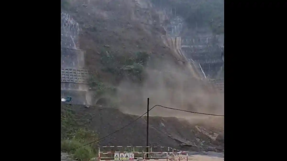 Tebing Proyek PLTA Upper Cisokan di Rongga Bandung Barat Longsor
