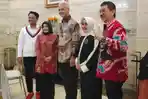 Ganjar-Pranowo-berfoto-bersama-istri-Danny-Pomanto-Indira-Yusuf-Ismail.jpg