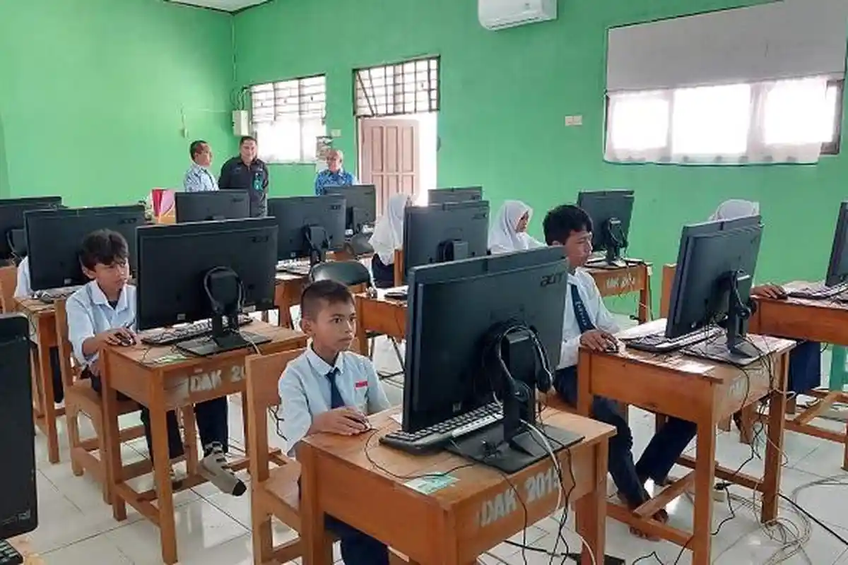Kunci Jawaban Bahasa Indonesia Kelas 9 SMP Kurikulum Merdeka, Mengidentifikasi Poster