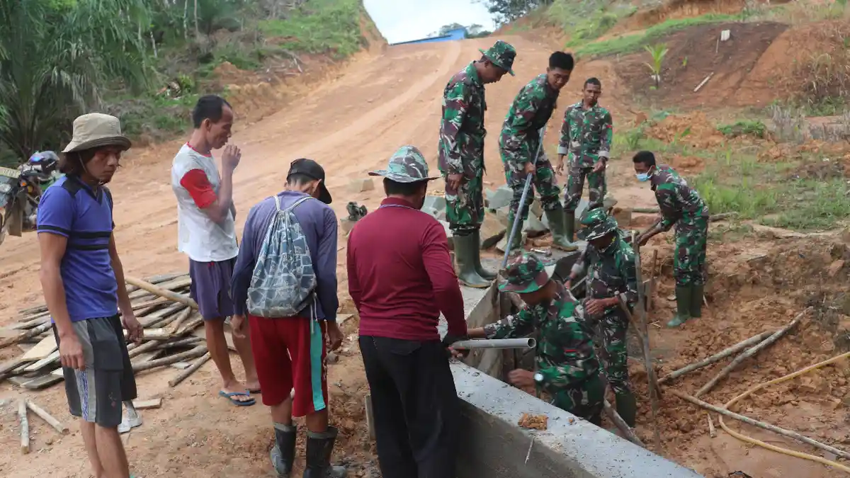 Satgas TMMD Kejar Penyelesaian Pengecoran Kupingan Gorong-gorong
