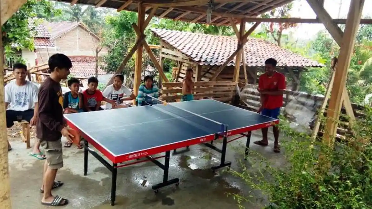 Dispermades Cilacap Sumbang Seperangkat Alat Tenis Meja bagi Desa Lokasi TMMD Reguler