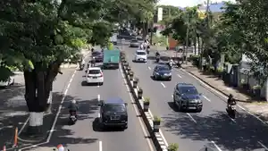 Lalu-lintas-di-Jalan-Ir-Soekarno-Kota-Batuf.jpg