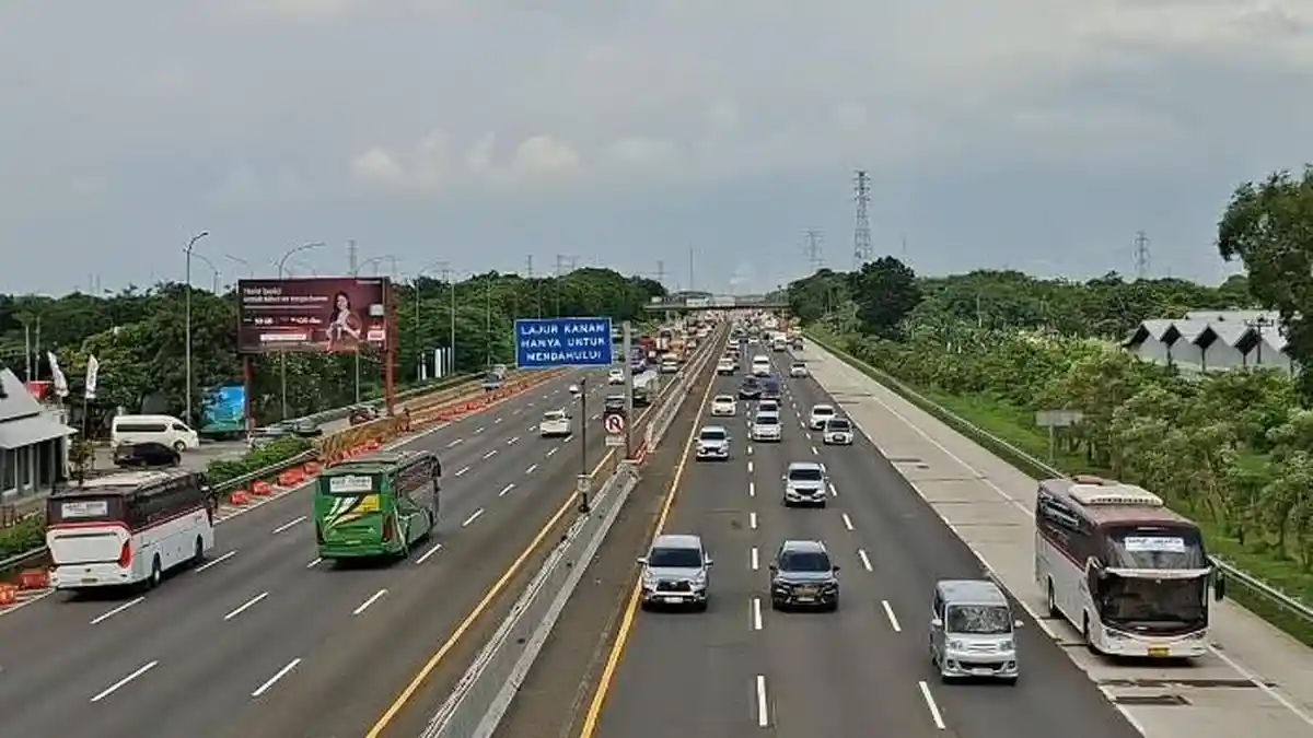 Arus Balik di Tol Japek Masih Lancar Siang Hari, Contraflow Disiapkan Sore dan Malam Hari