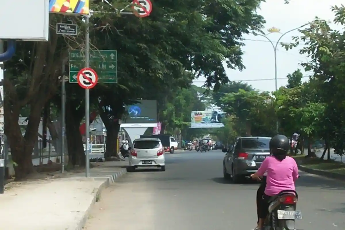Tertibkan Mobil Parkir Sembarangan di Depan Transmart Lampung