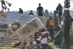 Warga Palestina Pertahankan Rumahnya