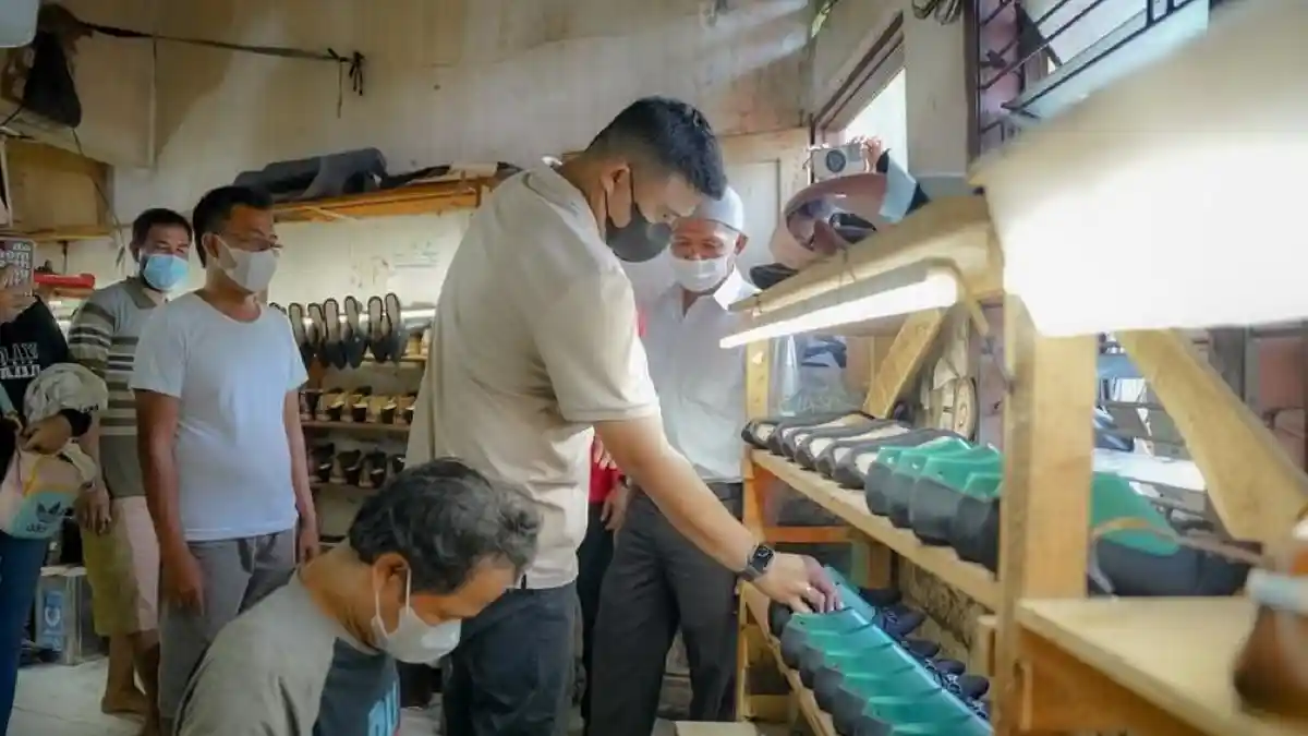 Bobby Nasution Wajibkan Pegawai Pemko Medan Gunakan Sepatu UMKM Lokal