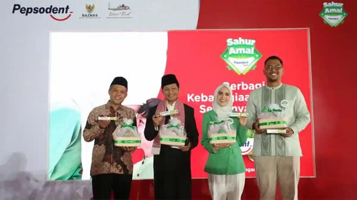 Cara Nycta Gina Bersama Rizky Kinos Ajarkan Sang Buah Hati Berbagi Pada Sesama