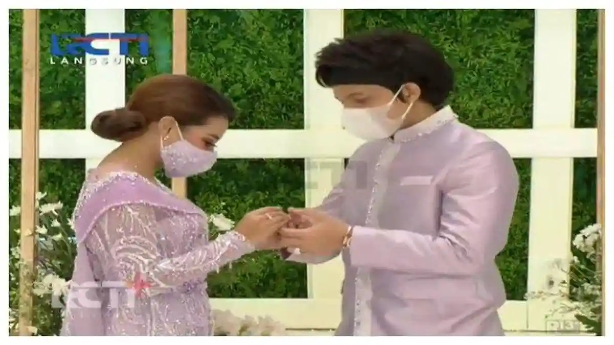 Penasaran Isi Souvenir Mewah di Lamaran Atta Halilintar dan Aurel, Maia dan Judika Bongkar Dalamnya