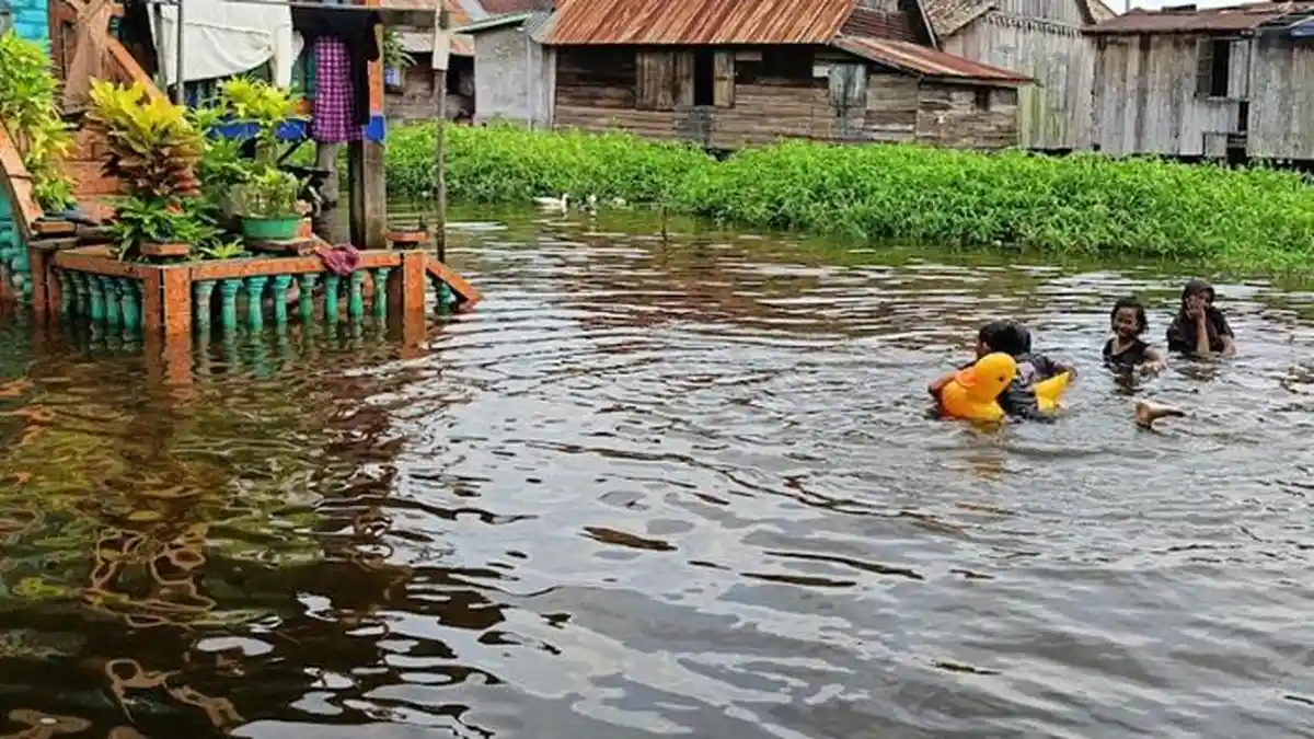 UIar Sampai Masuk Rumah, Sudah Sepekan Puluhan Rumah di Desa Lingkis ...