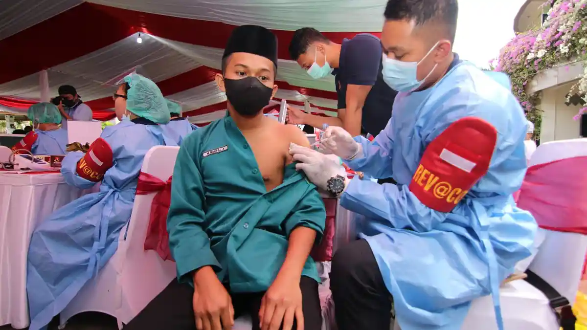Genjot Vaksinasi Kalangan Pelajar, Binda Kaltim Sasar Ponpes Hidayatullah Balikpapan