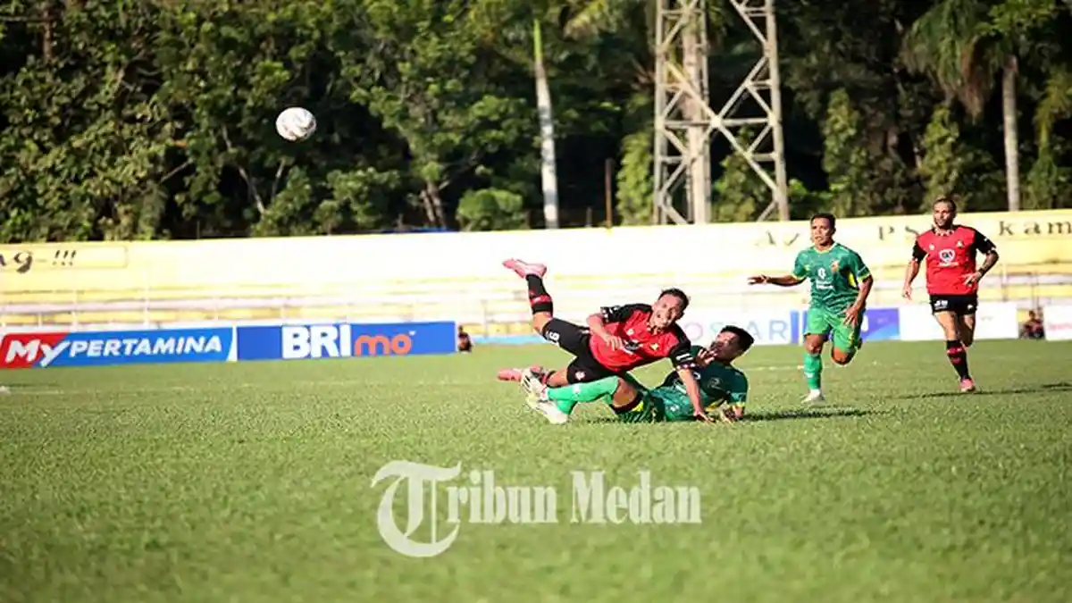 Berita Foto: KALAH 1-3 dari Sriwijaya FC, Sada Sumut FC Degradasi ke Liga 3 - 21012024_MELEWATI-LAWAN_ABDAN-SYAKURO-2.jpg
