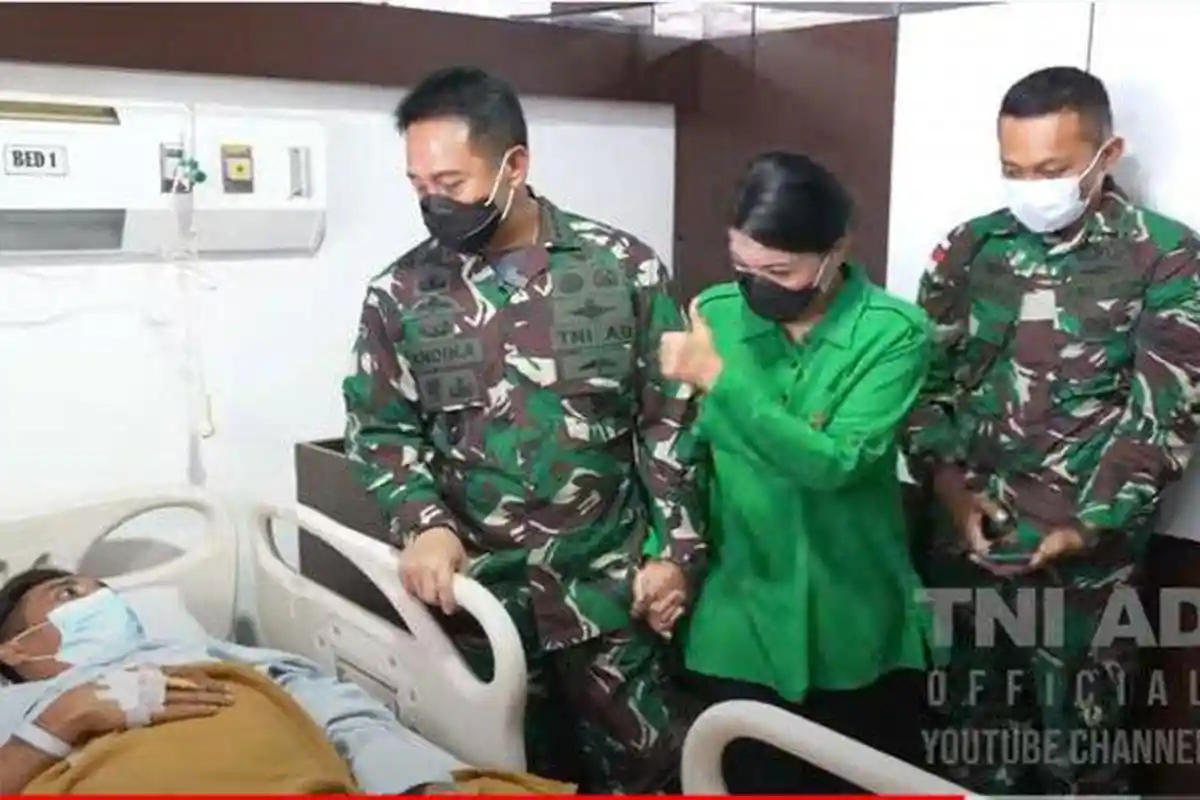 Tak Dijenguk Keluarga Saat Dirawat, Prajurit TNI Ini Kaget Ketika Ditemui Jenderal Andika Perkasa