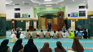 Masjid-Raya-An-Nur-Provinsi-Riau-santunan-kepada-101-anak-yatim.jpg