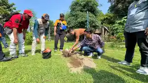 PENGHIJAUAN-Dinas-Pariwisata-dan-Kebudayaan-Kabupaten-Kediri-saat-tanam.jpg