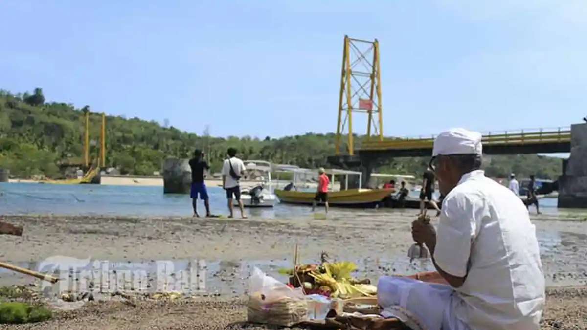 Desa Lembongan akan Gelar Upacara Labuh Gentuh Pasca Putusnya Jembatan Kuning