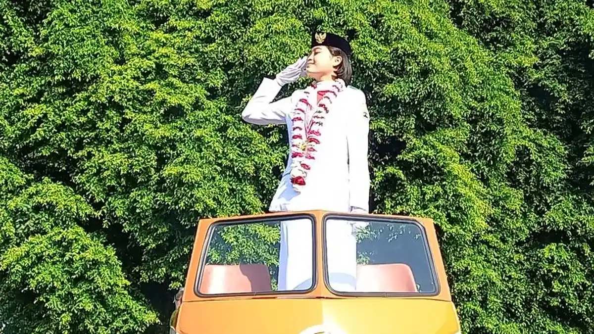 Bu Lurah Pembawa Baki Bendera Upacara di Istana Negara Diarak di Kudus, I Dewa Ayu Firsty Bangga