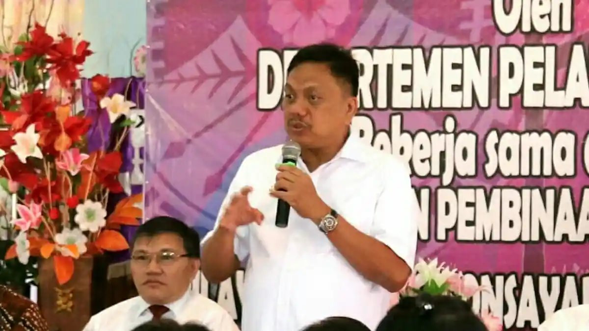 Olly Pimpin Kegiatan Pembinaan Pelsus tentang Komitmen dan Etika Pelayanan