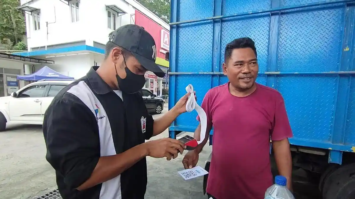 Beli BBM Subsidi Pakai QR Code di Ambon, Sopir Truk: Cegah Ada yang Mengisi Solar Berulang-ulang