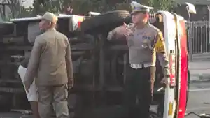 penyebab-mobil-damkar-kota-blitar-terguling-di-jl-tanjung.jpg