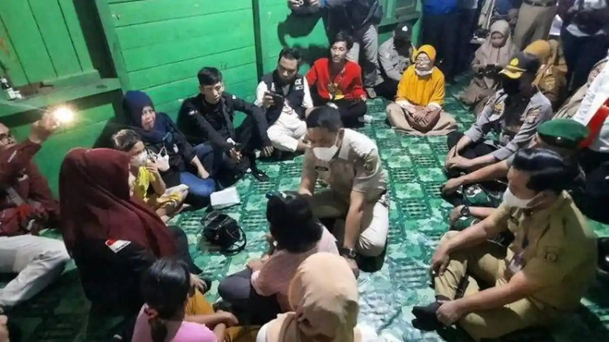 Gegara Tak Miliki Ponsel dan Seragam, Guru Larang Ikut Ujian hingga Usir Murid SD Anak Piatu