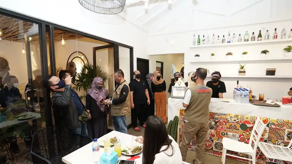 Gugus Tugas Banyuwangi Tutup Tempat Usaha yang Langgar Protokol Kesehatan