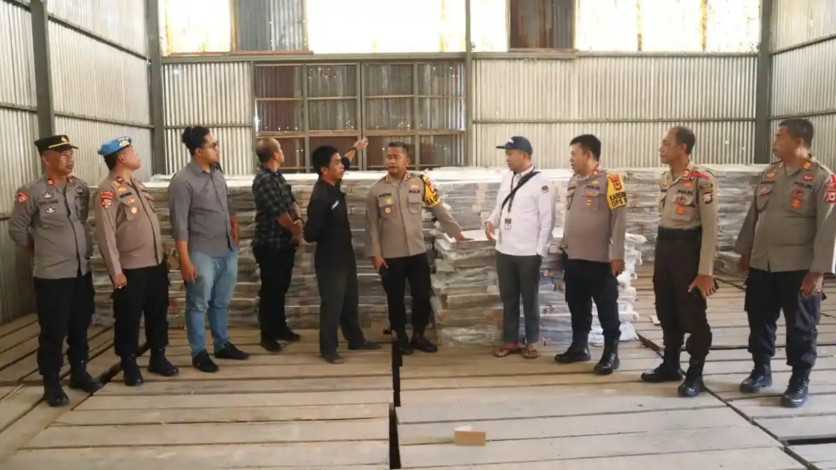Pastikan Logistik Pemilu 2024 Aman, Kapolres Pinrang Cek Gudang KPU