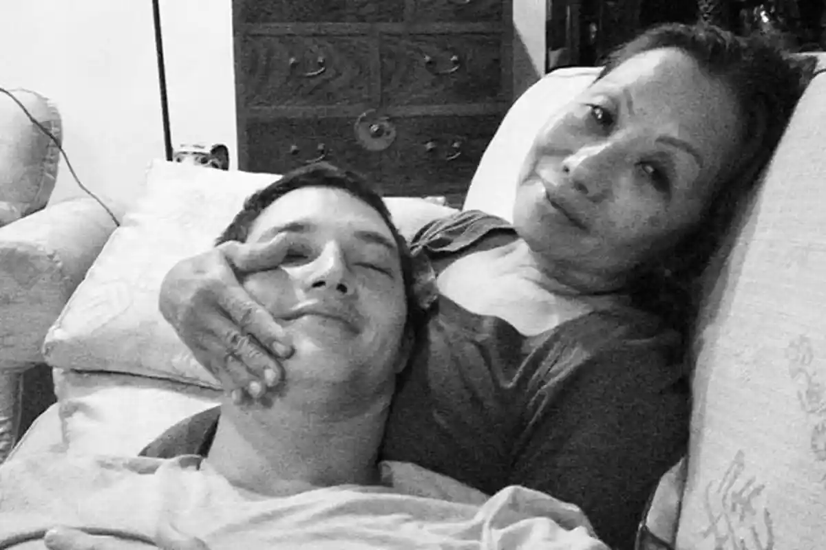 Kenang Satu Tahun Sepeninggal Sang Ibunda, Mike Lewis: In My Heart Forever