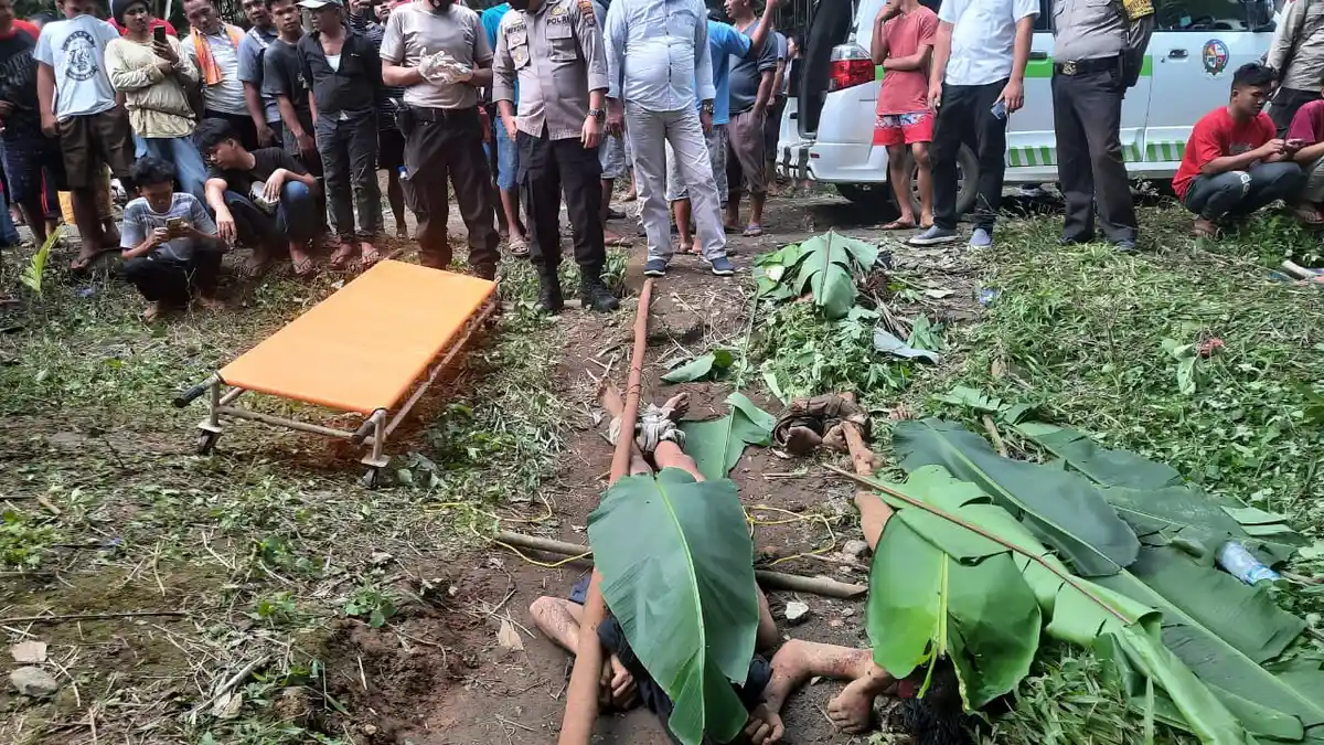 SADIS, 3 Maling Motor Diamuk Massa hingga Tewas, Sepeda Motor Pun Jadi Sasaran Dibakar Warga