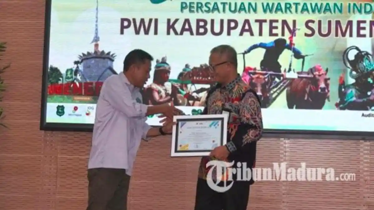 BPRS Bhakti Sumekar Terima Apresiasi PWI Sumenep di HPN 2026, Konsisten ...