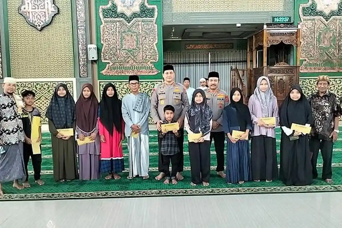 Jelang Lebaran, Kapolda dan Wakapolda Aceh Santuni Puluhan Anak Yatim