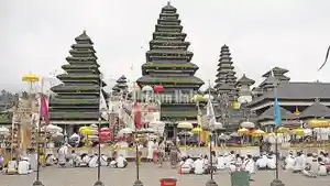 Jadwal-Odalan-pada-Senin-Kliwon-Krulut-di-Pura-dan-Merajan-yang-Ada-di-Bali.jpg
