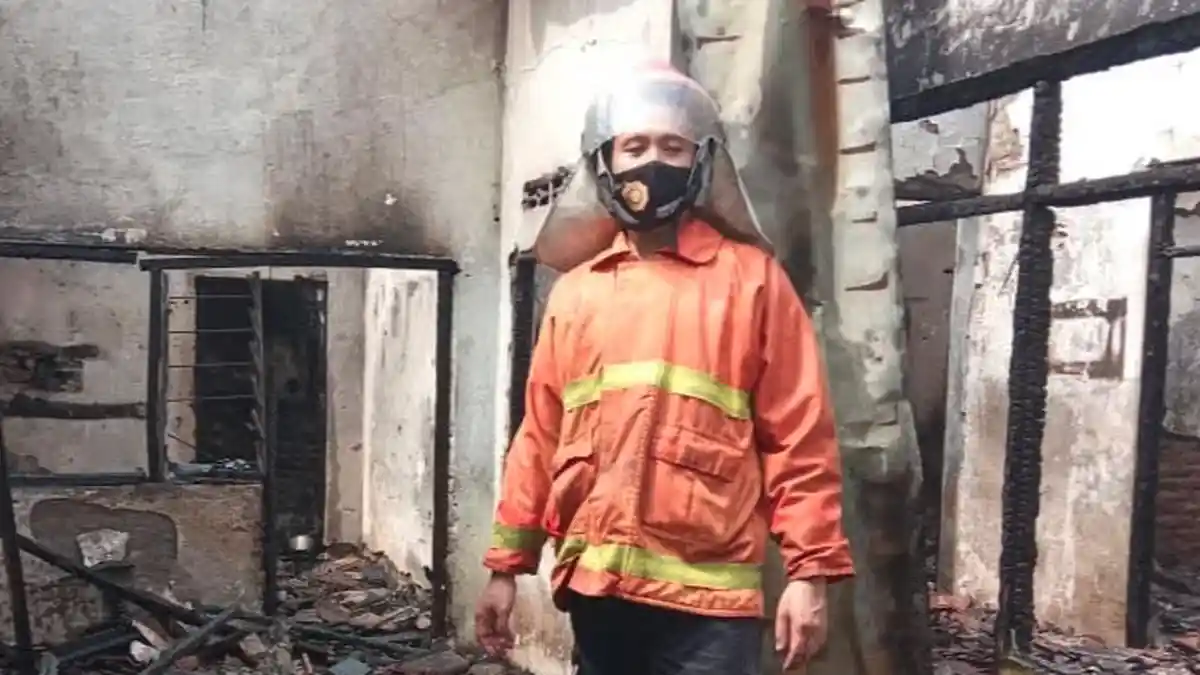 Gangguan Jiwa Kambuh Rumah Sendiri di Kota Kediri Dibakar