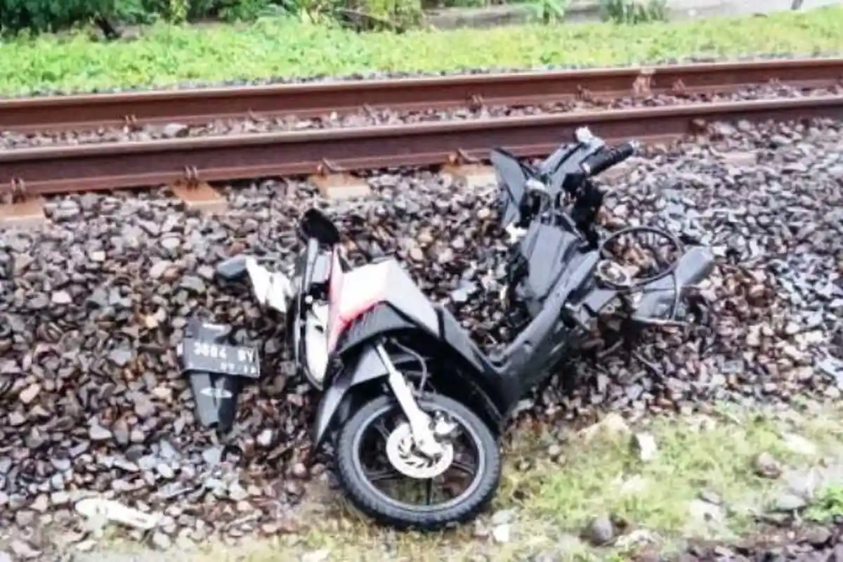 BREAKING NEWS: Wanita Tewas Tertemper Kereta Api di Mangkang Kulon Semarang