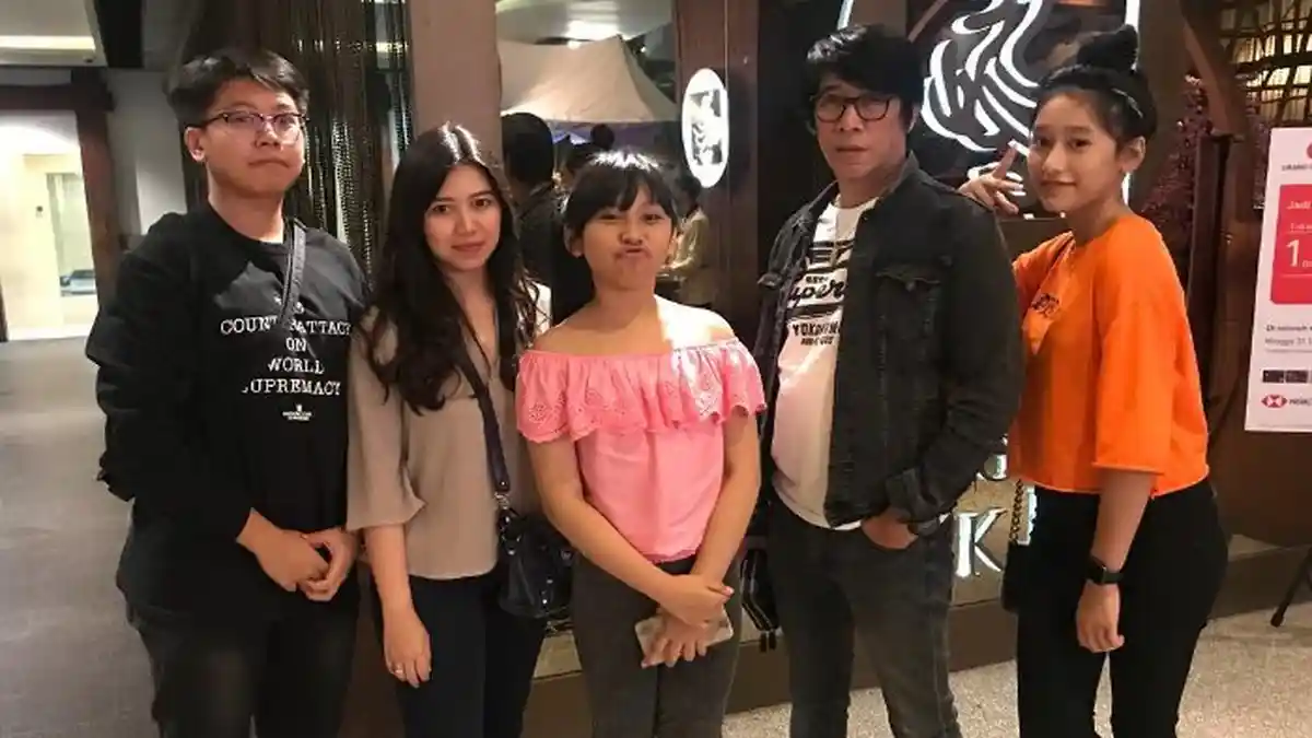 Penampilan Anak dan Istri Parto Patrio di Wisuda sang Putri jadi Sorotan