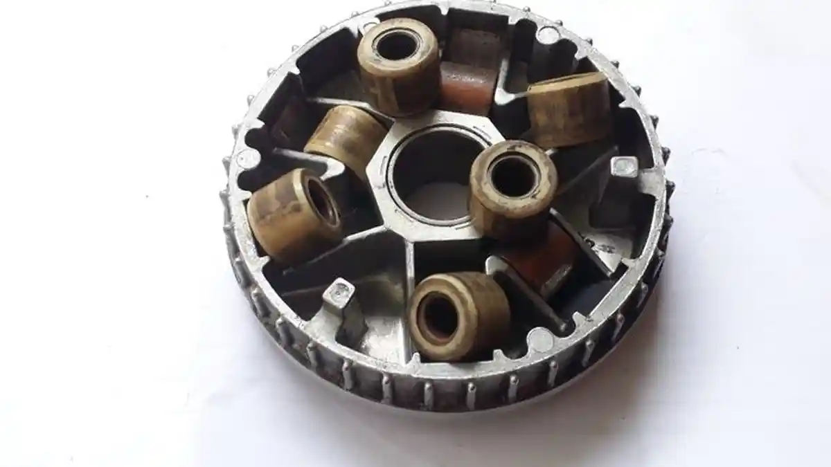 Jangan Sampai Merembet ke Bagian Lain, Ini Waktu yang Tepat Ganti Roller CVT pada Motor Matic Anda